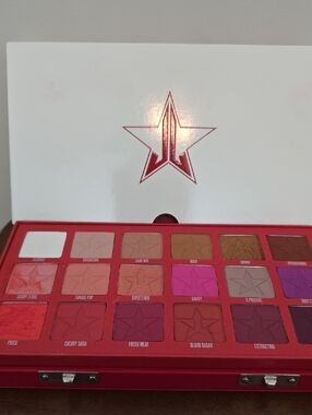 Jeffree Star Blood Sugar Eyeshadow Palette — Pinks, Reds & Berry Tones
